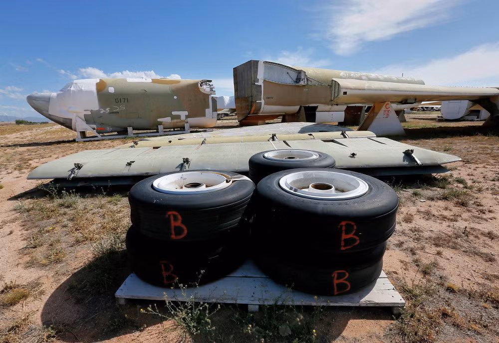 Khám phá kho chứa máy bay quân sự lớn nhất hành tinh - Hình 10 Kham pha kho chua may bay quan su lon nhat hanh tinh-Hinh-10