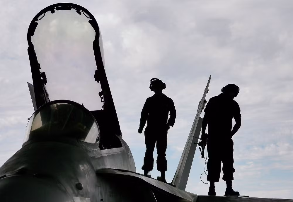 Khám phá kho chứa máy bay quân sự lớn nhất hành tinh - Hình 8 Kham pha kho chua may bay quan su lon nhat hanh tinh-Hinh-8