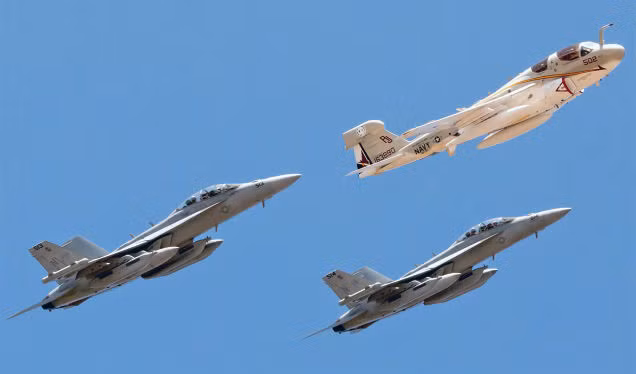 Cuong kich dien tu EA-6B Prowler My ngung bay vinh vien-Hinh-2