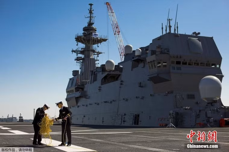 Ngày 25/3/2015, lễ giao nhiệm vụ cho tàu khu trục JDS Izumo tham gia bảo vệ biển đảo Nhật Bản đã chính thức được tổ chức tại căn cứ ở Yokusuka, Kanagawa. Đây cũng là nơi đồn trú của Hạm đội 7 của Hải quân Mỹ.