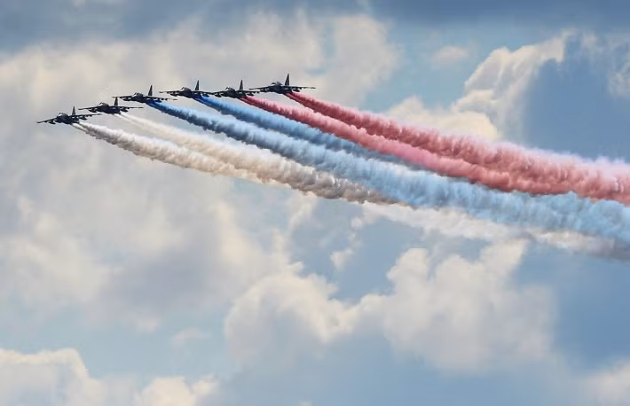 Sau khi kết thúc cuộc thi ban tổ chức Aviadarts đã công bố kết quả chấm điểm tổng thể. Ảnh: cường kích cơ Su-25 Nga dàn hàng bay đẹp mắt.