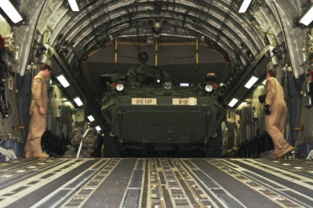 Đây là lần đầu tiên những xe thiết giáp Stryker được vận chuyển tới Bulgaria bằng đường hàng không.