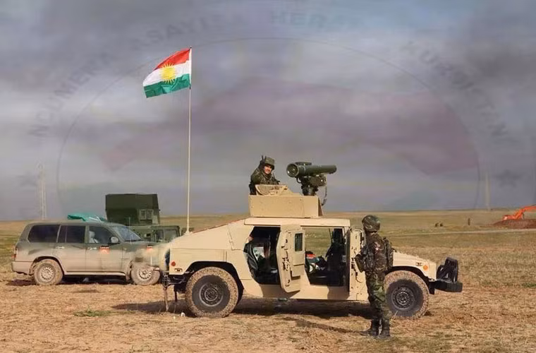 Tên lửa chống tăng HJ-8 thuộc thế hệ 2 tên lửa chống tăng có điều khiển do Trung Quốc tự nghiên cứu. Tên lửa sử dụng hệ thống theo dõi chuẩn trực quang học, dẫn đường bán tự động hồng ngoại, lệnh dẫn truyền qua dây.