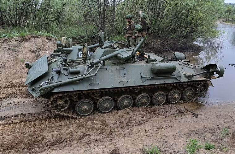 Thiết kế nổi bật của IRM vẫn là thiết bị quét mìn chuyên dụng với hai càng dò mìn.