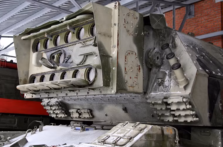 Chương trình phát triển vũ khí laser tiên tiến không phải là mới ở Nga khi mà trước đó Liên Xô từng là quốc gia duy nhất trên thế giới phát triển công nghệ chế tạo vũ khí laser. Theo một số thông tin được Quân đội Nga công bố các chương trình phát triển vũ khí laser của Nga hiện nay đang đạt các bước tiến ngang bằng so với chương trình phát triển vũ khí laser của Mỹ.