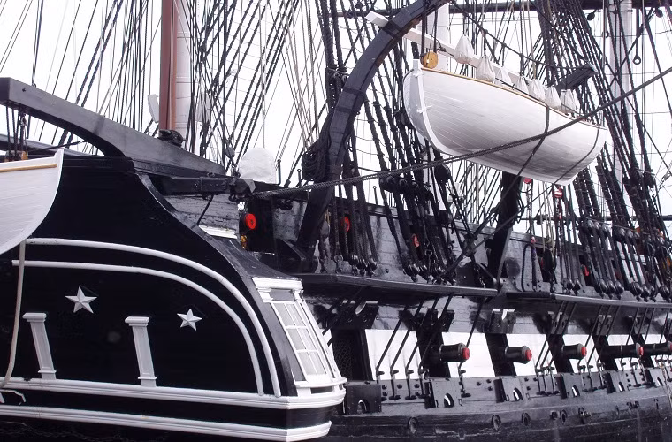 Nó chính thức được khởi đóng cũng vào năm 1794 tại một nhà máy đóng tàu ở Boston, Massachusetts. Tổng kinh phí để đóng mới USS Constitution vào thời điểm đó là 302.718 USD tương đương 5,5 triệu USD vào ngày nay.