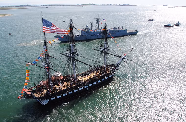 Trong năm nay, tàu chiến USS Constitution cũng được Hải quân Mỹ tiến hành đại tu với quy mô lớn trước lễ kỷ niệm 217 năm hoạt động của nó, kinh phí để bảo dưỡng con tàu này lên tới 15 triệu USD. Có một điều đặc biệt là có tới 15% số thanh gỗ trên tàu vẫn là những thanh gỗ được sử dụng trong quá trình đóng mới USS Constitution vào năm 1794.