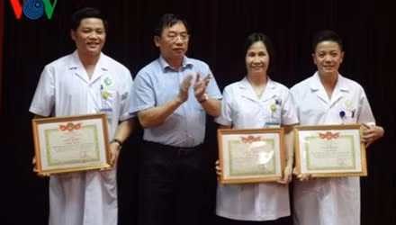 19 y, bac sy BV Phu san Ha Noi deu am tinh voi HIV