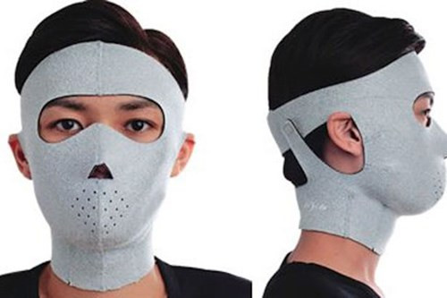 Chiếc mặt nạ này được gọi là kogao, có thiết kế bó sát vào khuôn mặt giúp người dùng chảy rất nhiều mồ hôi mặt trong mùa hè, tạo nên một khuôn mặt thon gọn, ít mỡ hơn. Tuy nhiên, hãy cẩn thận khi đeo chiếc mặt nạ này vì bạn có thể sẽ bị nhầm với một phần tử khủng bố.