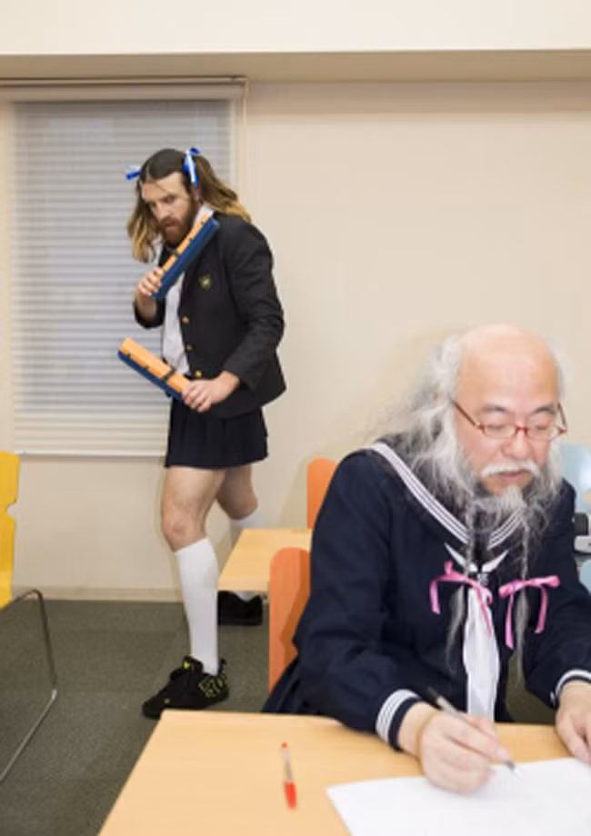 Cùng với cụ Hideaki Kobayashi có biệt danh "ông già nữ sinh" thì Richard là "quý cô râu" đặc biệt thứ hai ở Nhật.