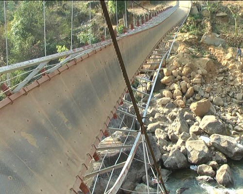 Hom nay xu vu sap cau Chu Va lam 8 nguoi thiet mang