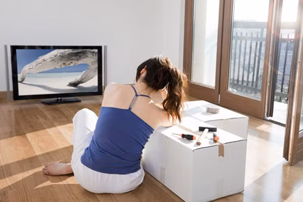 Giải pháp: Bác sĩ Donald Hensrud, chủ bút tờ báo y tế The Mayo Clinic Diet, cho hay: Nếu bạn muốn xem truyền hình, hãy đứng lên hoạt động nhẹ trong lúc xem hoặc đi ra ngoài và quay trở lại để xem sau đó đồng thời ngủ đúng giờ giấc, không nên ngủ gật trong lúc xem ti vi.