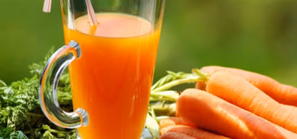 Giải pháp: Cảm giác thèm mặn có thể giảm sau vài tuần thực hiện chế độ ăn ít muối, Bác sĩ Thomas Moore từ trung tâm y tế Đại học Boston, Mỹ cho biết. Nếu không thể thay thế hoàn toàn các bữa ăn nhẹ với cà rốt hoặc cần tây, bạn có thể giảm muối trong những món yêu thích.