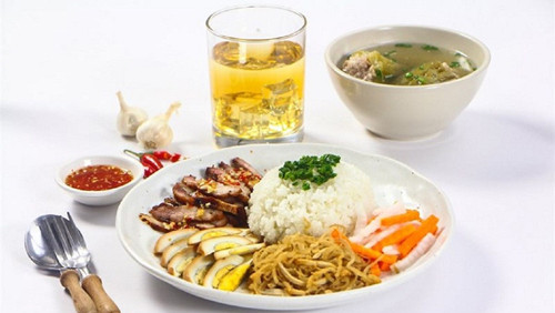 Ăn sáng là cách cung cấp năng lượng kịp thời, giúp cơ thể tiêu hóa tối đa. Lưu ý, không nên ăn sáng sau 9h30. Ăn quá muộn vừa ảnh hưởng đến cảm giác ngon miệng, vừa ảnh hưởng đến bữa trưa.