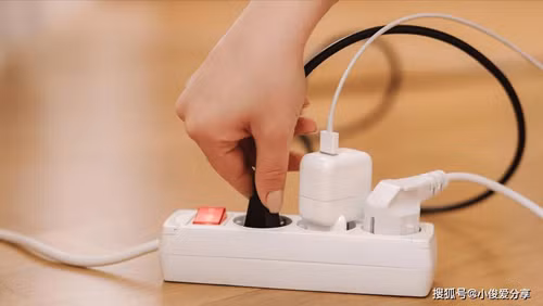 5 thiết bị nên rút phích cắm ngay khi không dùng kẻo tốn điện 5 thiet bi nen rut phich cam ngay khi khong dung keo ton dien