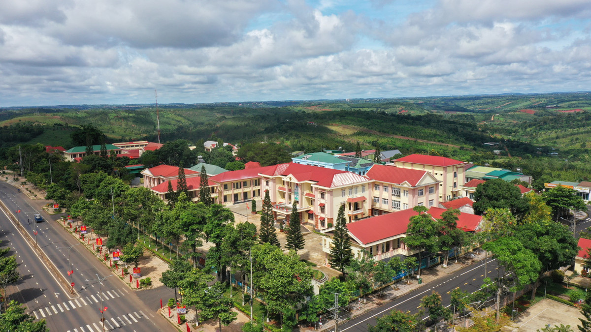 Cty Tran Gia Phat trung goi sua chua tru so huyen Dak Song-Hinh-2