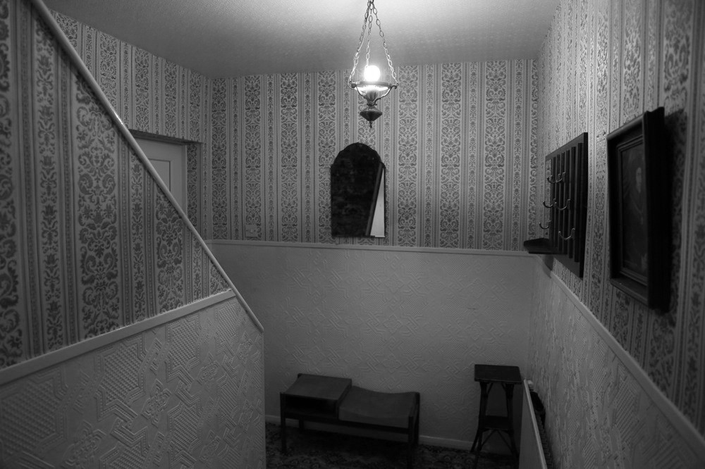 Không ai rõ con búp bê có nguồn gốc từ đâu hay ai là chủ nhân của nó.