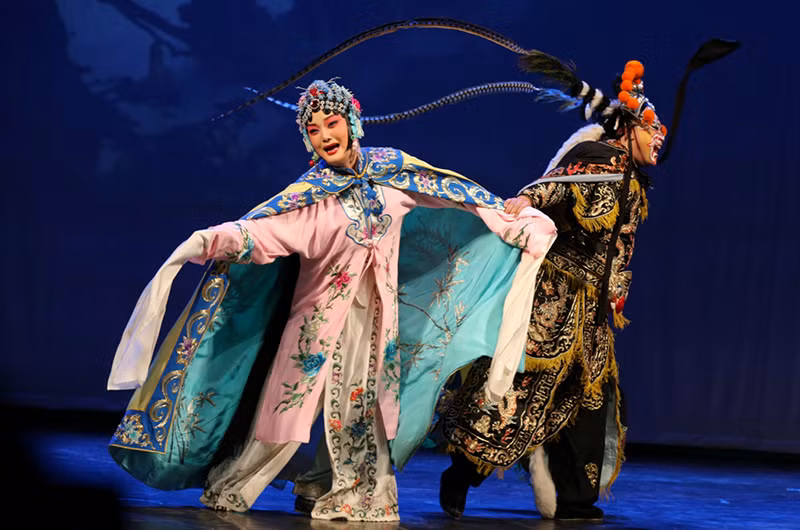 Một số triều đại khác ở Trung Quốc thời phong kiến tiếp thu và sử dụng "Trĩ Kê Linh" với những cải tiến riêng nhưng vẫn giữ nguyên 2 sợi lông vũ dài trên mũ.