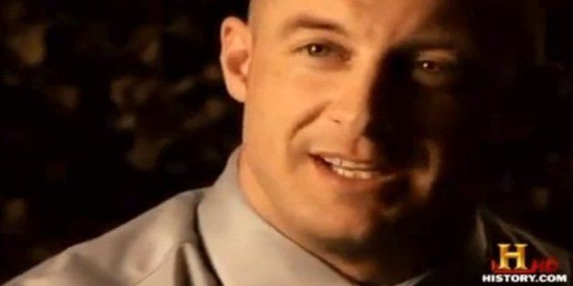 Chỉ với khẩu súng McMillan Brothers Tac-50 trong tay, Furlong bắn trúng một thành viên của mạng lưới khủng bố al-Qaeda trong lần nổ súng thứ hai dù kẻ địch nấp rất kỹ.