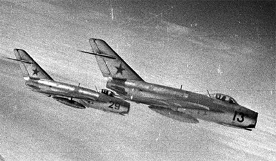 Theo đó, tiêm kích MiG-17 dẫn đầu do trung úy Alexander Rybakov lái bị trúng đạn nên thủng một số lỗ trên thân máy bay. Những vết đạn này không ảnh hưởng đến việc tiếp tục truy đuổi mục tiêu.