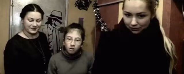 Khác với bạn bè đồng trang lứa, ngay từ khi còn nhỏ, Kaede sớm bộc lộ khả năng tiên tri về những biến cố mà các thành viên trong gia đình sẽ gặp phải. Theo chia sẻ của Kaede, những lời tiên đoán mà em đưa ra đều là những điều em thấy trong giấc mơ.