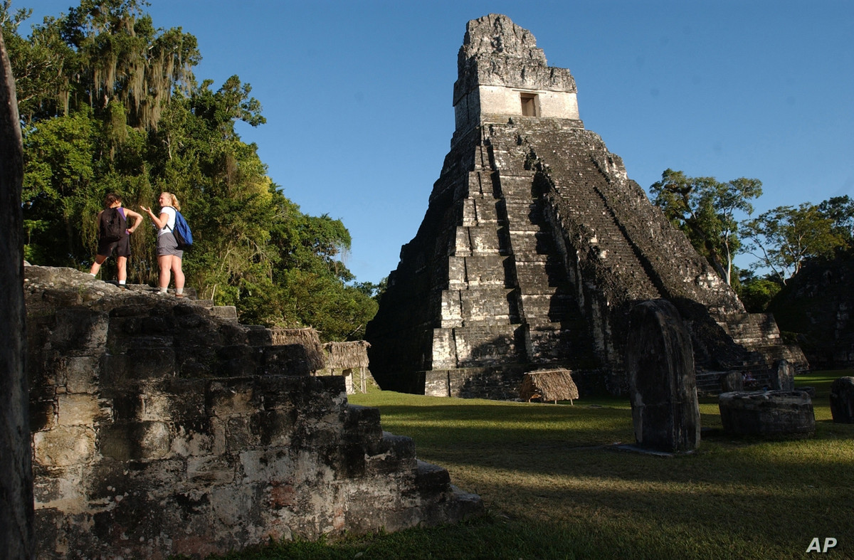 Kế đến, nhóm nghiên cứu liên hệ dòng chữ này với bằng chứng khảo cổ được tìm thấy tại một hồ nước cạnh Witzna cho thấy nhiều công trình ở nơi đây bị phá hủy do vụ hỏa hoạn vào cuối thế kỷ thứ 7 sau Công nguyên.