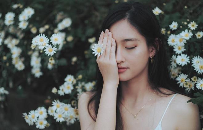 Vẻ đẹp trong trẻo, quyến rũ của Lương Thuỳ Linh.