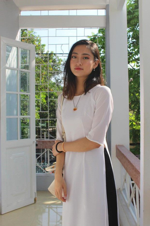 Lương Thuỳ Linh hiện theo học tại Đại học Ngoại thương. Tân Hoa hậu Thế giới Việt Nam 2019 có chiều cao 1,77 m với số đo ba vòng 88-68-92.