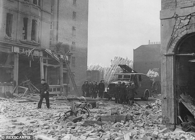 Double Cross được xem là một chiến dịch thành công của MI-5 khi tình báo Anh phản công quân địch bằng chính các công cụ, lực lượng của phát xít Đức.