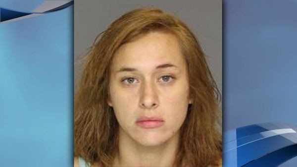 Me bo hai con nho trong o to giua troi nang de... di mua sam