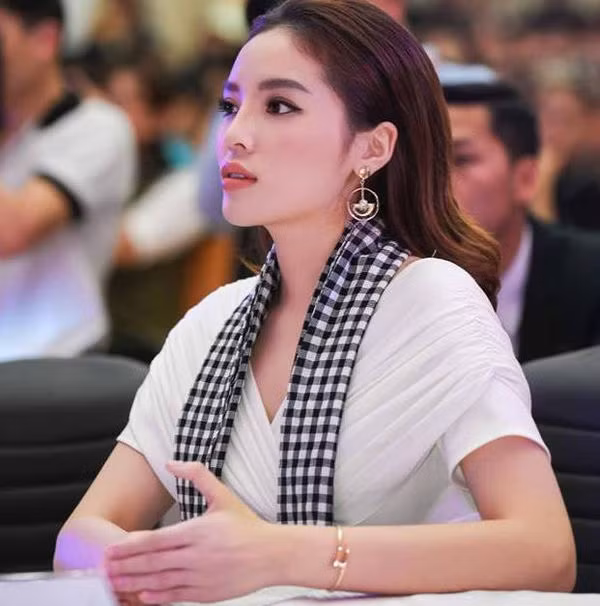 Dan mang ran ran ru nhau… hoc FTU de duoc lam Hoa hau-Hinh-4