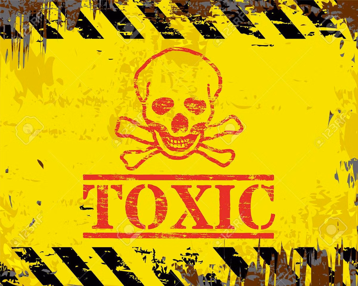 Thêm nữa, hình ảnh đầu lâu xương chéo còn xuất hiện trên nhiều thùng chứa các chất độc hại hay một số khu vực để cảnh báo mọi người về sự nguy hiểm của chúng, không nên tiếp xúc hay lại gần.