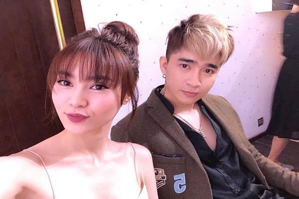 Khoảng tháng 4/2018, nghi vấn Lan Ngọc hẹn hò Chi Dân bắt đầu rộ lên khi cả hai bị bắt gặp đi xem phim, đi ăn cùng nhau. Thời điểm đó, chính Minh Luân đăng tải dòng trạng thái trên trang cá nhân, thể hiện sự bức xúc. Anh cho biết khi ấy, tình cảm của cả hai chưa chấm dứt hoàn toàn: "Lúc đó tôi gọi điện và nhắn tin cho Lan Ngọc không được. Không ngờ cô ấy đi với Chi Dân. Đáng lẽ, có gì cô ấy nên nói với tôi một tiếng. Cô ấy không nói lời nào và hành động như thế".