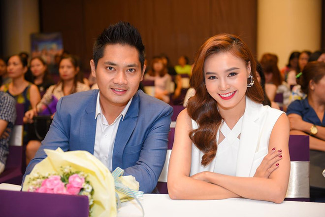 Minh Luân công khai mối quan hệ với Lan Ngọc vào tháng 11/2015. Diễn viên tâm sự anh yêu tính cách hồn nhiên, vô tư và thông minh của bạn gái. Cả hai xuất hiện cùng nhau ở nhiều sự kiện. Song, Lan Ngọc không thoải mái chia sẻ về chuyện tình cảm. Cô quan niệm nói trước sợ bước không qua.