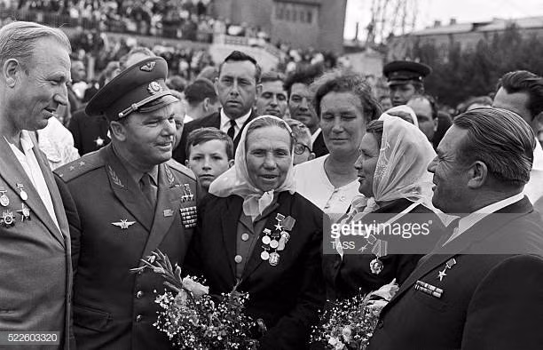 Theo đó, máy bay của Mỹ khai hỏa, bắn đạn về phía máy bay của phi công Kozhedub.