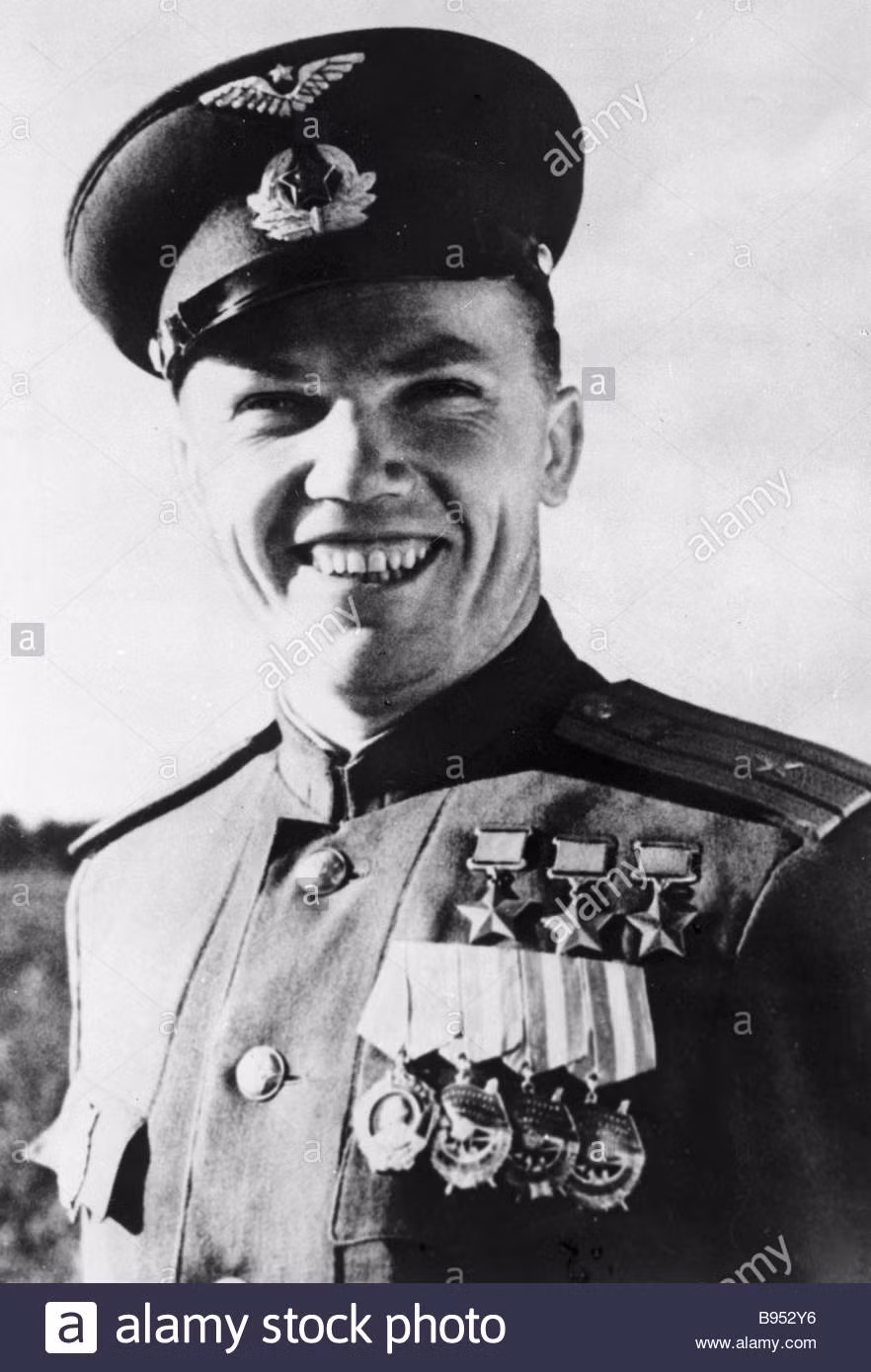 Cụ thể, trong một lần làm nhiệm vụ, sau khi chiến đấu và đẩy lùi một số máy bay Messerschmitt của không quân phát xít Đức trong Trận Công phá Berlin, phi công Kozhedub đã có cuộc "đụng độ" với phi đội máy bay của Mỹ.