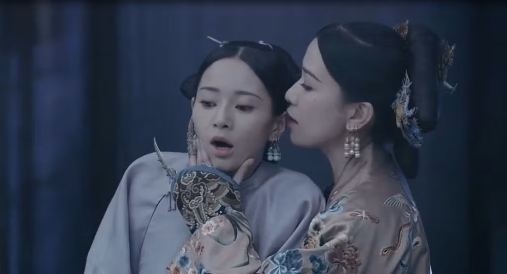 Không chỉ làm đẹp, bộ bọc móng tay của các phi tần còn có tác dụng khác. Một số phi tần mài sắc nhọn bộ bọc móng khiến người nào mạo phạm sẽ bị thương.