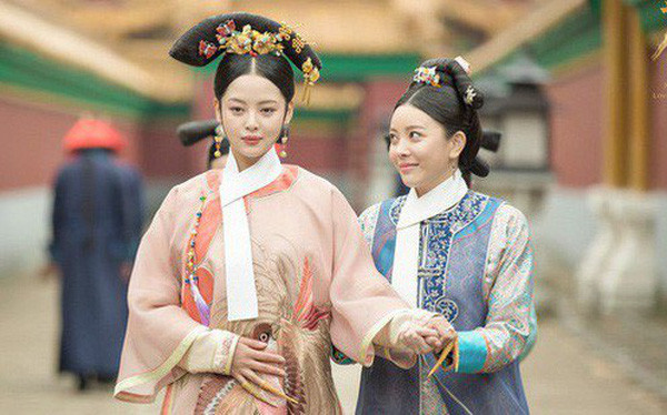 Với nhiều kiểu dáng và màu sắc khác nhau, bộ bọc móng cầu kỳ góp phần làm nổi bật sự sang trọng và địa vị quyền quý của chủ nhân.