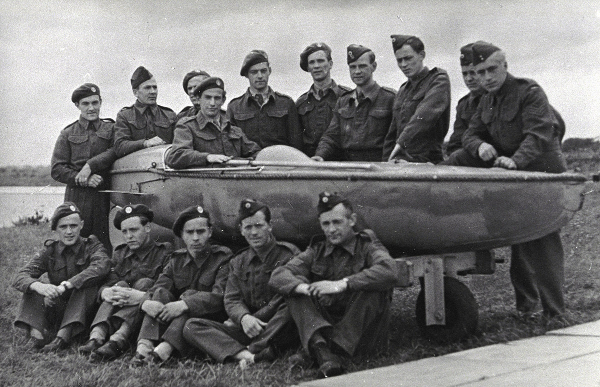 Sau khi hoàn thành các khóa huấn luyện, điệp viên của SOE được triển khai đến nhiều nước ở châu Âu và khu vực Đông Nam Á để làm nhiệm vụ.