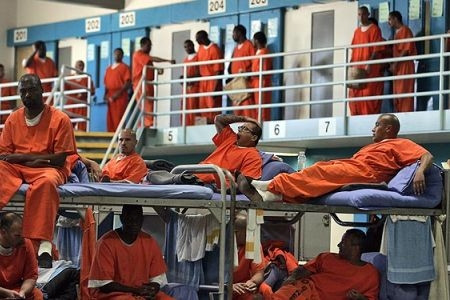 Một trường hợp khác là tử tù Leroy Nash. Nam tử tù này qua đời vì nguyên nhân tự nhiên khi ở trong nhà tù tại Arizona năm 2010. Khi ấy, tử tù Nash 94 tuổi.