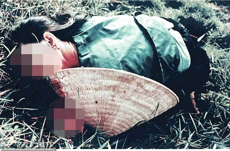 Bức ảnh khác của nhiếp ảnh gia Haeberle chụp một nạn nhân nữ tại Mỹ Lai. Khi những bức ảnh này được xuất bản, công chúng Mỹ lên tiếng phản đối cuộc chiến mà chính quyền Washington đang tiến hành ở Việt Nam.