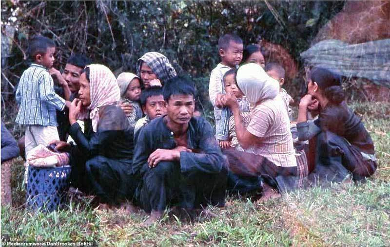 Một số người dân bị bắt giữ và tra hỏi trong chiến dịch lùng bắt của quân đội Mỹ ở thung lũng An Lão, Bình Định.