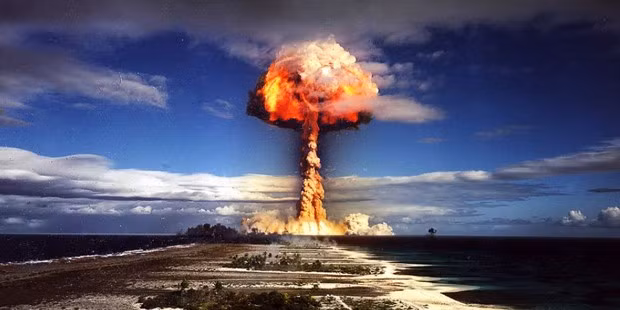 Các chuyên gia đánh giá vũ khí hạt nhân là một vũ khí nguy hiểm, chết chóc mà con người từng sáng chế và sử dụng từ trước đến nay.