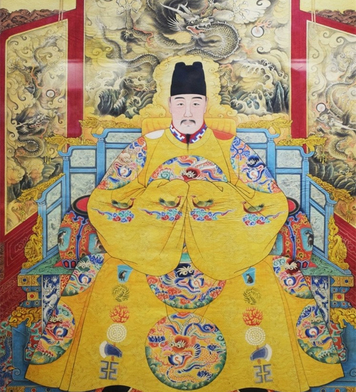 Trong “Ngũ kinh chính nghĩa”, Khổng Dĩnh Đạt ghi rằng: “Lời cửu ngũ, dương khí mạnh ngút trời, vì rồng ở trên trời. Hiện tượng này ví như thánh nhân có đức rồng, bay cao ở ngôi vị trên trời”.