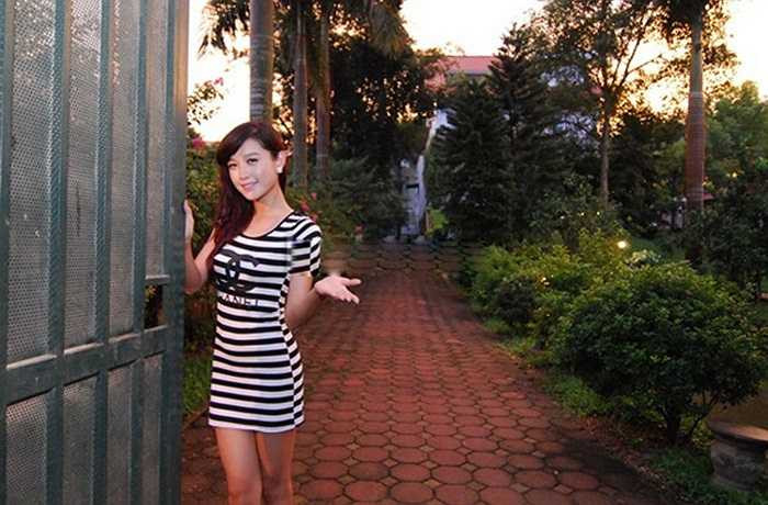 Huyền My đăng quang ngôi vị Á hậu cuộc thi "hoa hậu Việt Nam 2014". Bố của Huyền My làm ở Viện Hàn Lâm Đức thuộc Đại học Bách khoa Hà Nội còn mẹ làm việc ở thẩm mỹ viện.