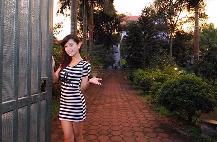 Huyền My đăng quang ngôi vị Á hậu cuộc thi "hoa hậu Việt Nam 2014". Bố của Huyền My làm ở Viện Hàn Lâm Đức thuộc Đại học Bách khoa Hà Nội còn mẹ làm việc ở thẩm mỹ viện.