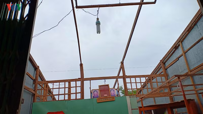 Dong loc lam 83 can nha bi sap va toc mai o Can Tho