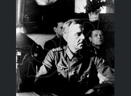 Mệnh lệnh này của Hitler ám chỉ rằng Thống chế Friedrich Paulus cùng các binh sĩ Đức chiến đấu đến chết chứ không được phép đầu hàng, làm tù binh.