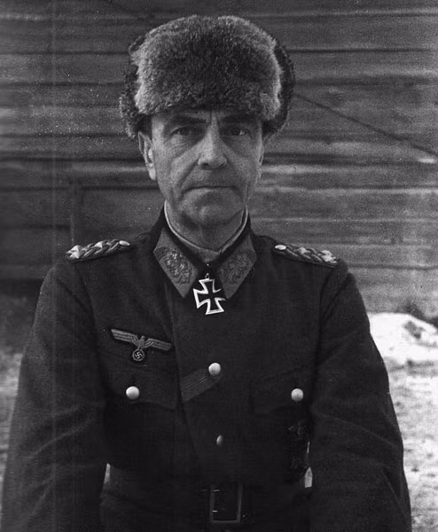 Không những vậy, Hitler còn đưa ra thông điệp rõ ràng rằng không có thống chế Đức nào bị bắt làm tù binh.