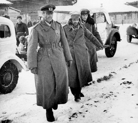 Đối với Hitler, việc Thống chế Friedrich Paulus đầu hàng và quay ra làm việc cho Liên Xô được xem là sự xấu hổ với chính quyền Hitler khi mệnh lệnh của y không được cấp dưới phục tùng. Mời quý độc giả xem video: Hitler còn sống sau Thế chiến 2 (nguồn: VTC14).